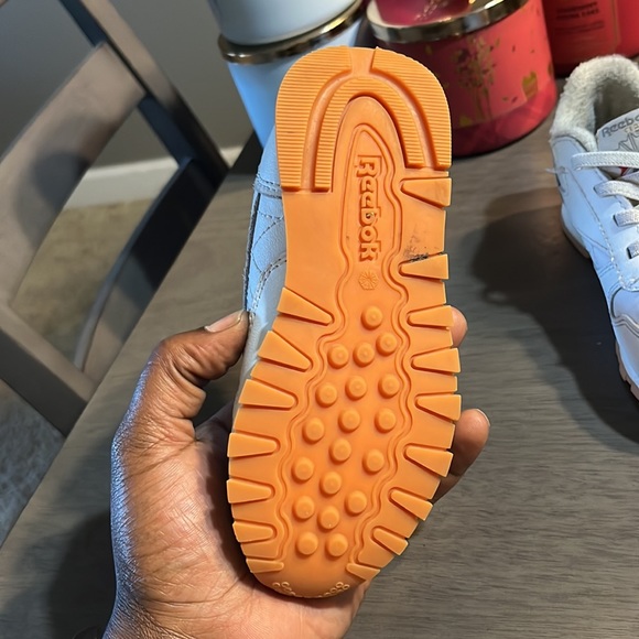 Boys size 10 Reebok Classic - Picture 2 of 4